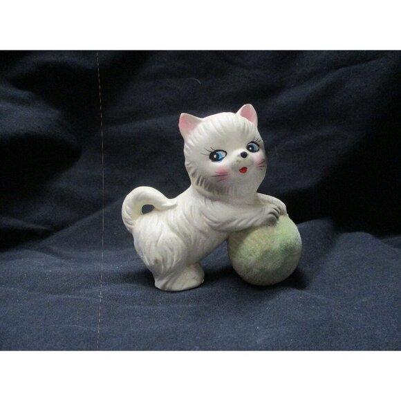 Chalkware white long-haired cat yarn ball, Kitty kitten, Japan, Persian playful - Picture 1 of 7